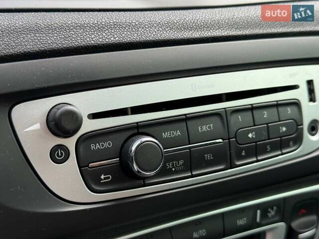 Белый Рено Сценик, объемом двигателя 1.46 л и пробегом 235 тыс. км за 8790 $, фото 24 на Automoto.ua