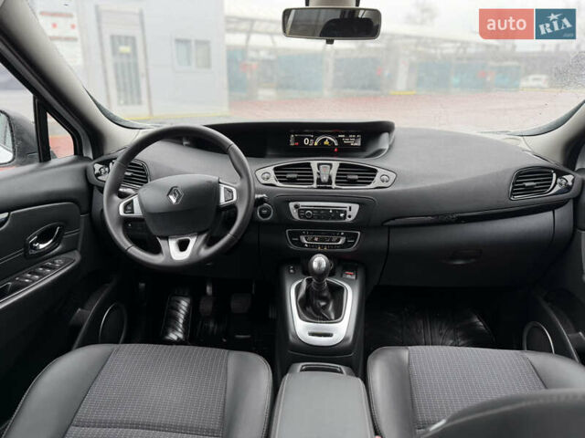 Белый Рено Сценик, объемом двигателя 1.6 л и пробегом 260 тыс. км за 7950 $, фото 48 на Automoto.ua