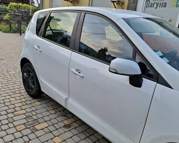 Білий Рено Сценік, об'ємом двигуна 1.46 л та пробігом 266 тис. км за 7500 $, фото 10 на Automoto.ua