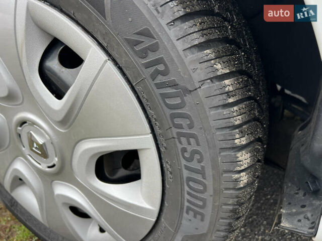 Белый Рено Сценик, объемом двигателя 1.46 л и пробегом 190 тыс. км за 9750 $, фото 20 на Automoto.ua