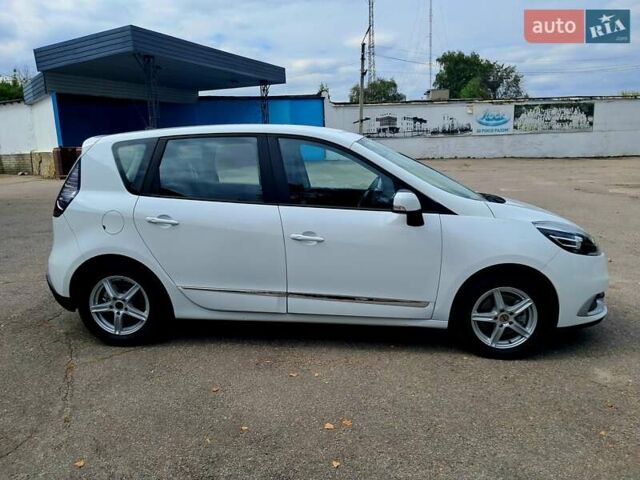 Белый Рено Сценик, объемом двигателя 1.5 л и пробегом 248 тыс. км за 8700 $, фото 3 на Automoto.ua