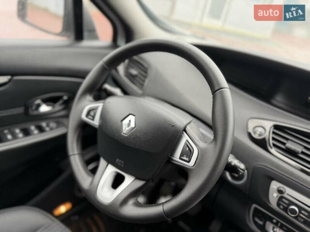Белый Рено Сценик, объемом двигателя 1.6 л и пробегом 260 тыс. км за 7950 $, фото 63 на Automoto.ua