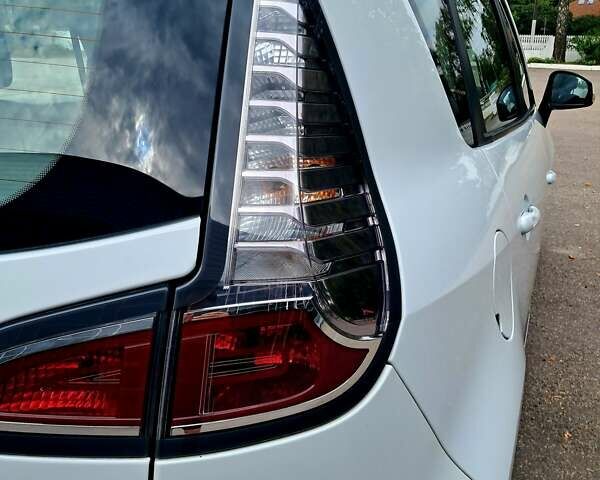 Білий Рено Сценік, об'ємом двигуна 1.46 л та пробігом 248 тис. км за 8900 $, фото 19 на Automoto.ua