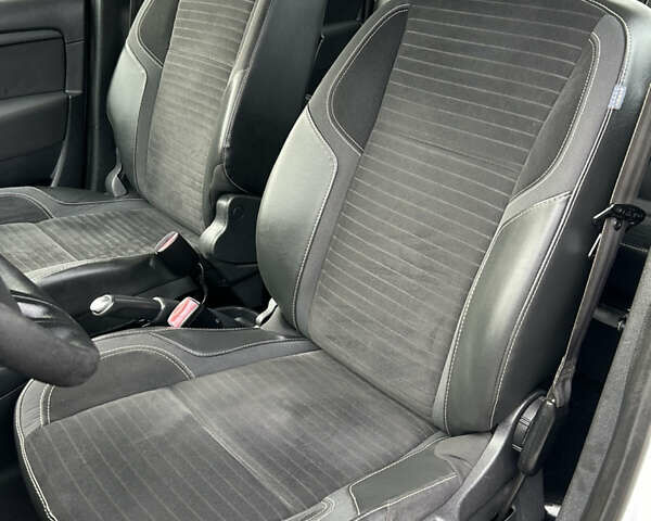 Белый Рено Сценик, объемом двигателя 1.5 л и пробегом 148 тыс. км за 8400 $, фото 130 на Automoto.ua