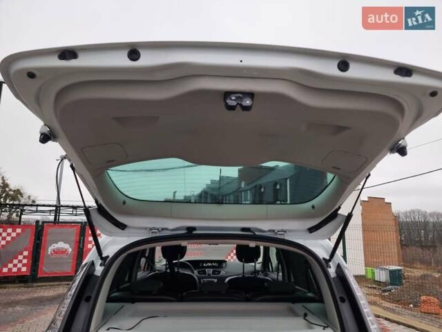 Белый Рено Сценик, объемом двигателя 1.5 л и пробегом 223 тыс. км за 8400 $, фото 26 на Automoto.ua