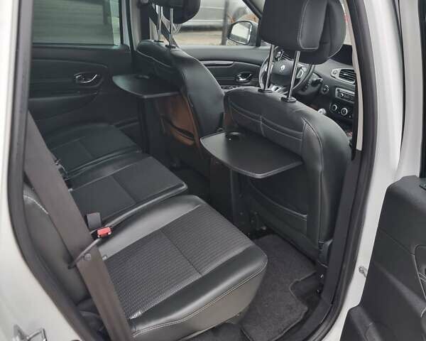 Белый Рено Сценик, объемом двигателя 1.5 л и пробегом 223 тыс. км за 8400 $, фото 29 на Automoto.ua