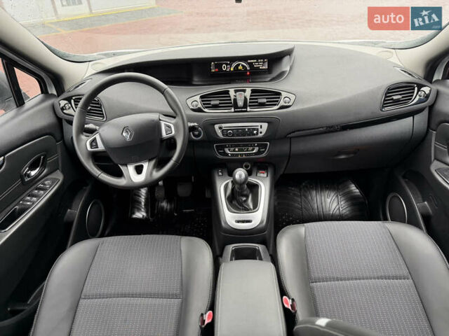 Белый Рено Сценик, объемом двигателя 1.6 л и пробегом 260 тыс. км за 7950 $, фото 47 на Automoto.ua
