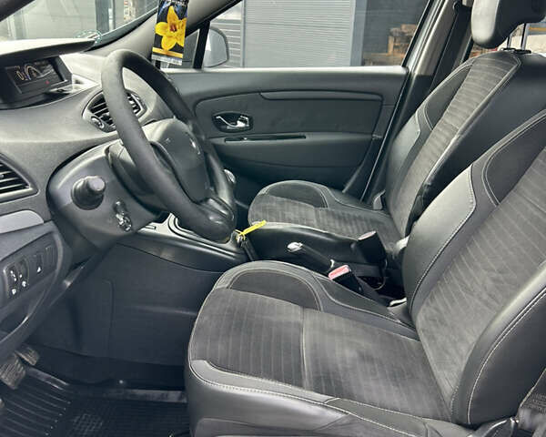 Белый Рено Сценик, объемом двигателя 1.5 л и пробегом 148 тыс. км за 8400 $, фото 82 на Automoto.ua