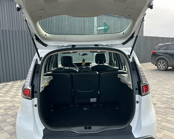 Белый Рено Сценик, объемом двигателя 1.5 л и пробегом 148 тыс. км за 8400 $, фото 45 на Automoto.ua