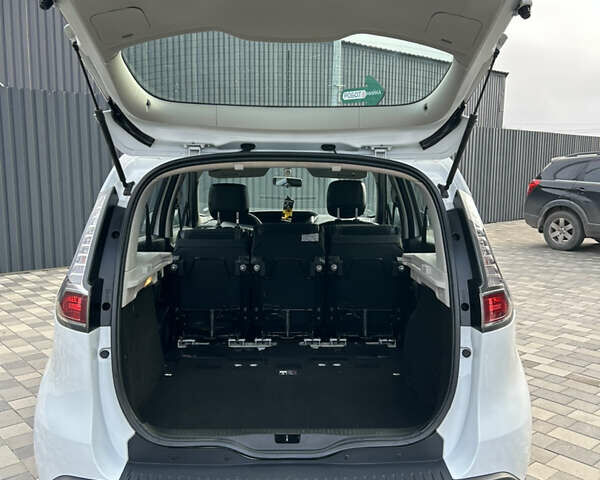 Белый Рено Сценик, объемом двигателя 1.5 л и пробегом 148 тыс. км за 8400 $, фото 58 на Automoto.ua