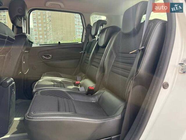 Белый Рено Сценик, объемом двигателя 1.46 л и пробегом 235 тыс. км за 8790 $, фото 9 на Automoto.ua