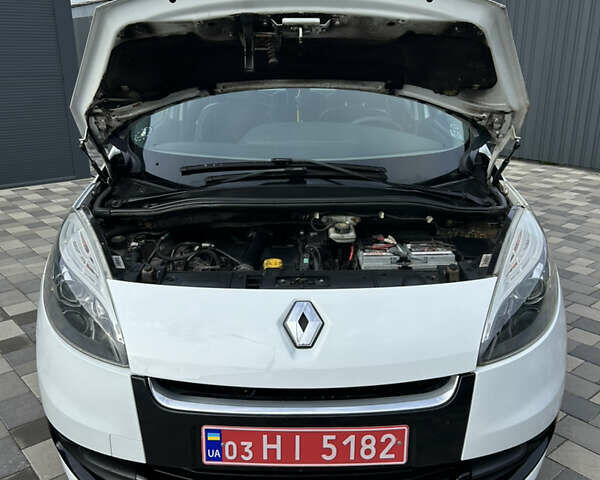 Белый Рено Сценик, объемом двигателя 1.5 л и пробегом 148 тыс. км за 8400 $, фото 27 на Automoto.ua