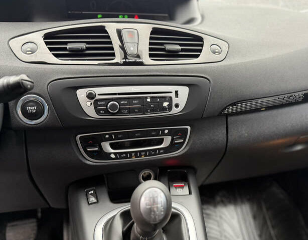 Белый Рено Сценик, объемом двигателя 1.6 л и пробегом 260 тыс. км за 7950 $, фото 31 на Automoto.ua