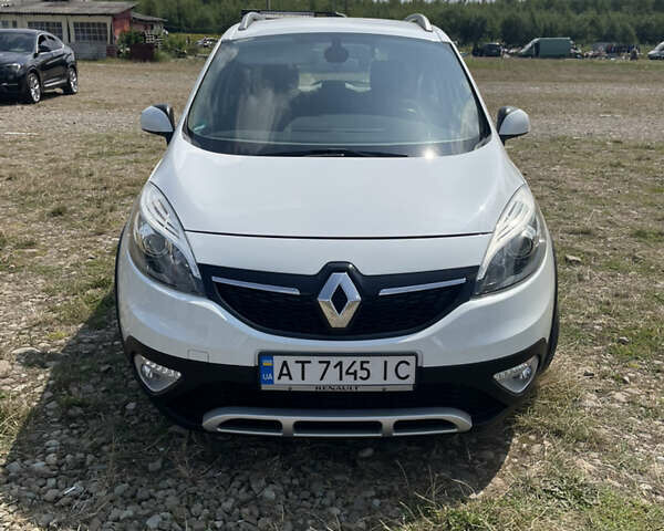 Белый Рено Сценик, объемом двигателя 1.5 л и пробегом 299 тыс. км за 8900 $, фото 2 на Automoto.ua