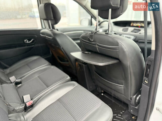 Белый Рено Сценик, объемом двигателя 1.6 л и пробегом 260 тыс. км за 7950 $, фото 46 на Automoto.ua