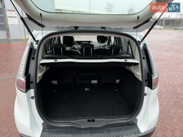 Белый Рено Сценик, объемом двигателя 1.6 л и пробегом 260 тыс. км за 7950 $, фото 41 на Automoto.ua