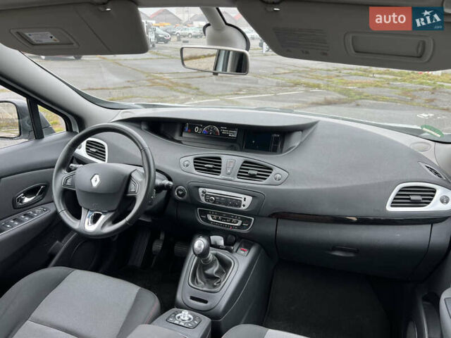 Белый Рено Сценик, объемом двигателя 1.46 л и пробегом 190 тыс. км за 9750 $, фото 33 на Automoto.ua