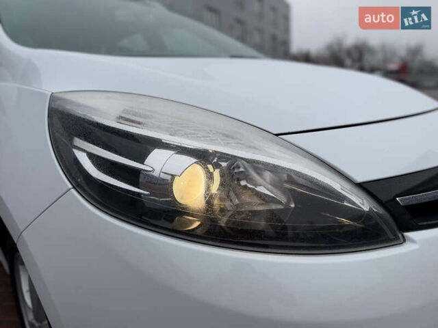 Белый Рено Сценик, объемом двигателя 1.6 л и пробегом 260 тыс. км за 7950 $, фото 15 на Automoto.ua