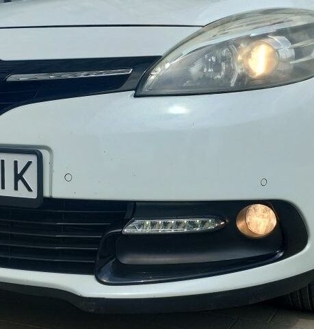 Белый Рено Сценик, объемом двигателя 0 л и пробегом 258 тыс. км за 9950 $, фото 5 на Automoto.ua