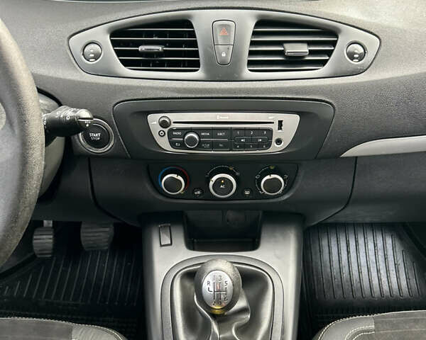 Белый Рено Сценик, объемом двигателя 1.5 л и пробегом 148 тыс. км за 8400 $, фото 91 на Automoto.ua