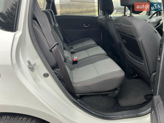 Белый Рено Сценик, объемом двигателя 1.46 л и пробегом 190 тыс. км за 9750 $, фото 32 на Automoto.ua