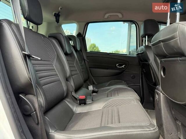 Белый Рено Сценик, объемом двигателя 1.46 л и пробегом 235 тыс. км за 8790 $, фото 10 на Automoto.ua