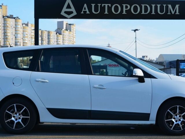 Білий Рено Сценік, об'ємом двигуна 1.5 л та пробігом 350 тис. км за 8299 $, фото 4 на Automoto.ua