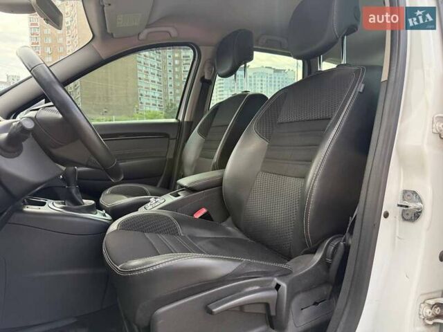 Белый Рено Сценик, объемом двигателя 1.46 л и пробегом 235 тыс. км за 8790 $, фото 8 на Automoto.ua