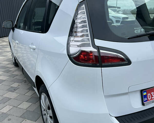 Белый Рено Сценик, объемом двигателя 1.5 л и пробегом 148 тыс. км за 8400 $, фото 119 на Automoto.ua