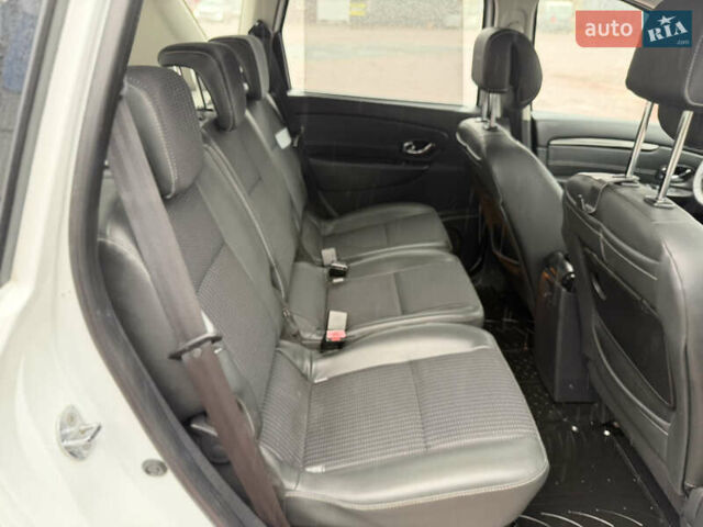 Белый Рено Сценик, объемом двигателя 1.6 л и пробегом 260 тыс. км за 7950 $, фото 45 на Automoto.ua