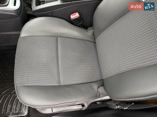 Белый Рено Сценик, объемом двигателя 1.6 л и пробегом 260 тыс. км за 7950 $, фото 26 на Automoto.ua