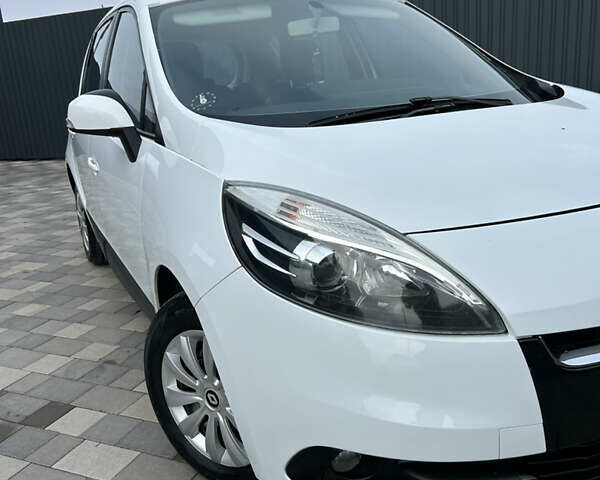 Белый Рено Сценик, объемом двигателя 1.5 л и пробегом 148 тыс. км за 8400 $, фото 118 на Automoto.ua