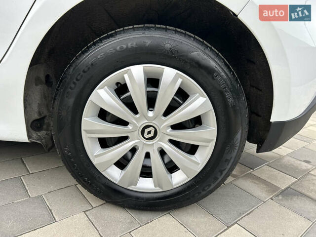 Белый Рено Сценик, объемом двигателя 1.5 л и пробегом 148 тыс. км за 8400 $, фото 39 на Automoto.ua