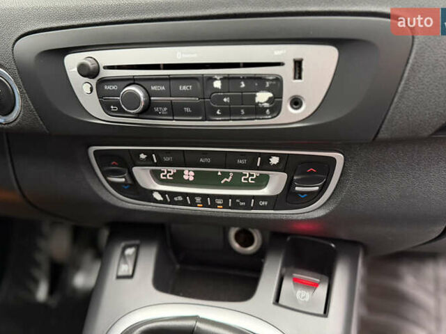 Белый Рено Сценик, объемом двигателя 1.6 л и пробегом 260 тыс. км за 7950 $, фото 60 на Automoto.ua