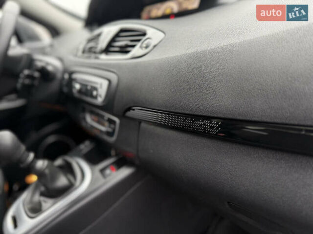 Белый Рено Сценик, объемом двигателя 1.6 л и пробегом 260 тыс. км за 7950 $, фото 58 на Automoto.ua