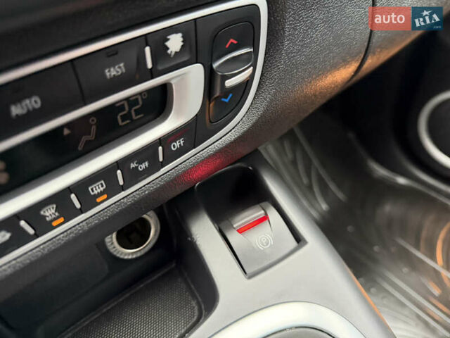 Белый Рено Сценик, объемом двигателя 1.6 л и пробегом 260 тыс. км за 7950 $, фото 34 на Automoto.ua