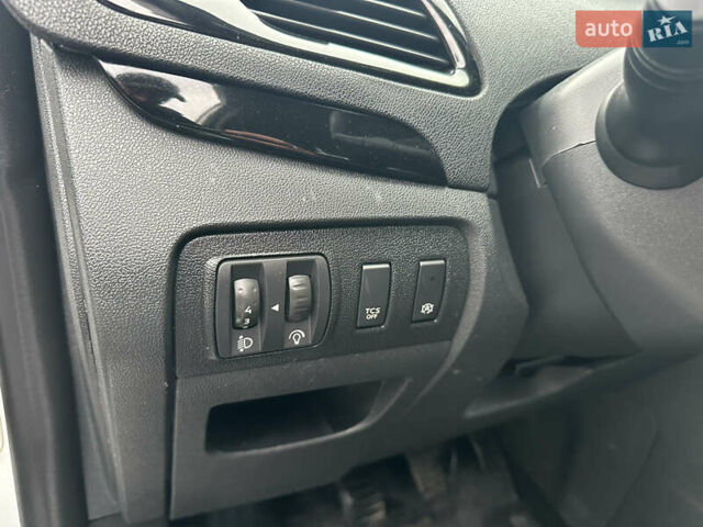 Білий Рено Сценік, об'ємом двигуна 1.46 л та пробігом 265 тис. км за 6550 $, фото 30 на Automoto.ua