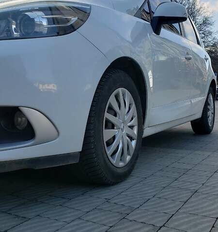 Рено Сценик 2014 в Ровно на Automoto.ua Белый Рено Сценик, объемом двигателя 1.5 л и пробегом 244 тыс. км за 8400 $, фото 10 на Automoto.ua