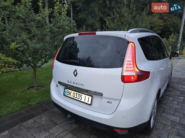 Рено Сценик 2014 в Ровно на Automoto.ua Белый Рено Сценик, объемом двигателя 1.5 л и пробегом 220 тыс. км за 11800 $, фото 5 на Automoto.ua