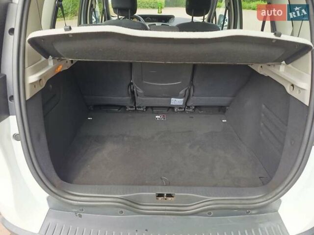 Белый Рено Сценик, объемом двигателя 1.46 л и пробегом 258 тыс. км за 8700 $, фото 12 на Automoto.ua