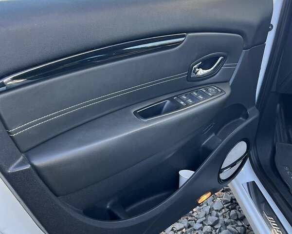 Білий Рено Сценік, об'ємом двигуна 2 л та пробігом 213 тис. км за 13200 $, фото 6 на Automoto.ua