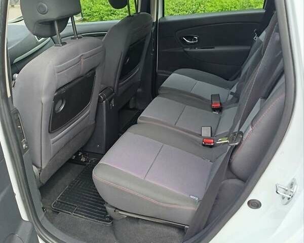 Белый Рено Сценик, объемом двигателя 1.46 л и пробегом 258 тыс. км за 8700 $, фото 7 на Automoto.ua