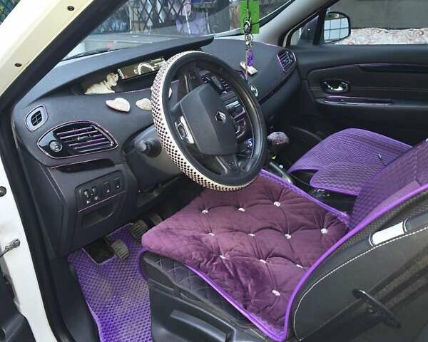 Рено Сценик 2014 в Ровно на Automoto.ua Белый Рено Сценик, объемом двигателя 1.5 л и пробегом 220 тыс. км за 11800 $, фото 14 на Automoto.ua