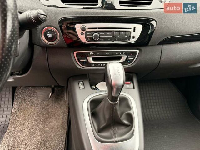 Білий Рено Сценік, об'ємом двигуна 1.5 л та пробігом 208 тис. км за 10500 $, фото 9 на Automoto.ua