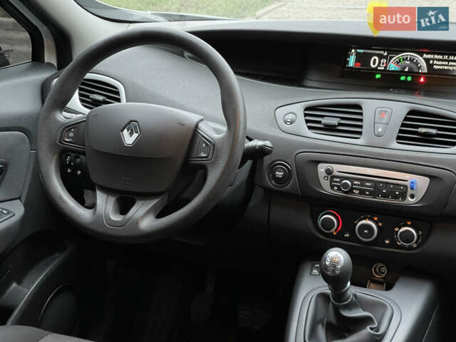 Білий Рено Сценік, об'ємом двигуна 1.46 л та пробігом 349 тис. км за 9999 $, фото 32 на Automoto.ua