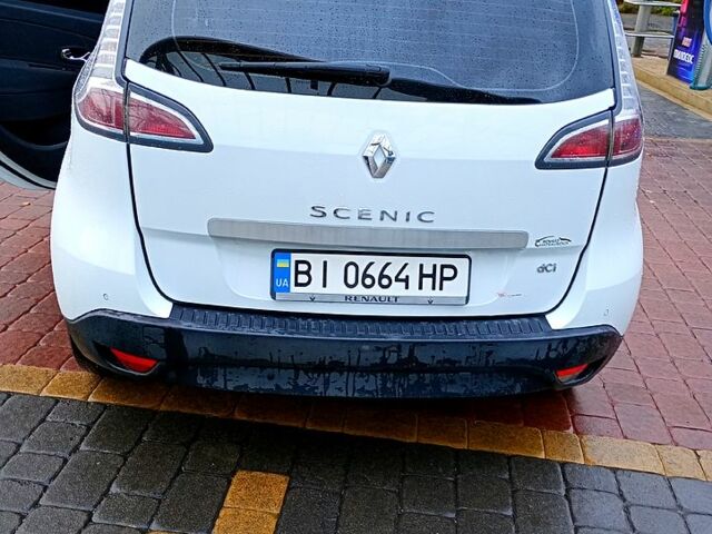 Рено Сценик 2014 в Полтаве на Automoto.ua Белый Рено Сценик, объемом двигателя 1.5 л и пробегом 177 тыс. км за 7800 $, фото 4 на Automoto.ua