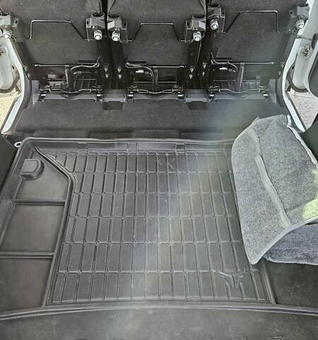 Білий Рено Сценік, об'ємом двигуна 1.6 л та пробігом 122 тис. км за 9800 $, фото 18 на Automoto.ua