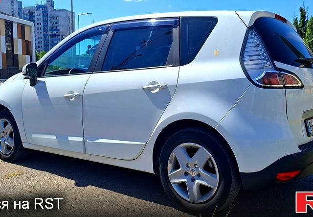 Білий Рено Сценік, об'ємом двигуна 1.5 л та пробігом 215 тис. км за 9800 $, фото 1 на Automoto.ua