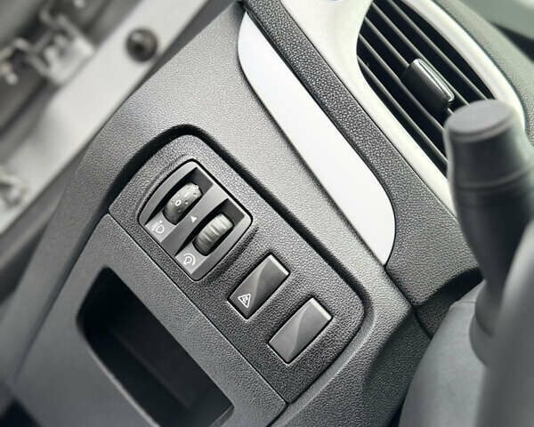 Белый Рено Сценик, объемом двигателя 1.46 л и пробегом 198 тыс. км за 9200 $, фото 50 на Automoto.ua