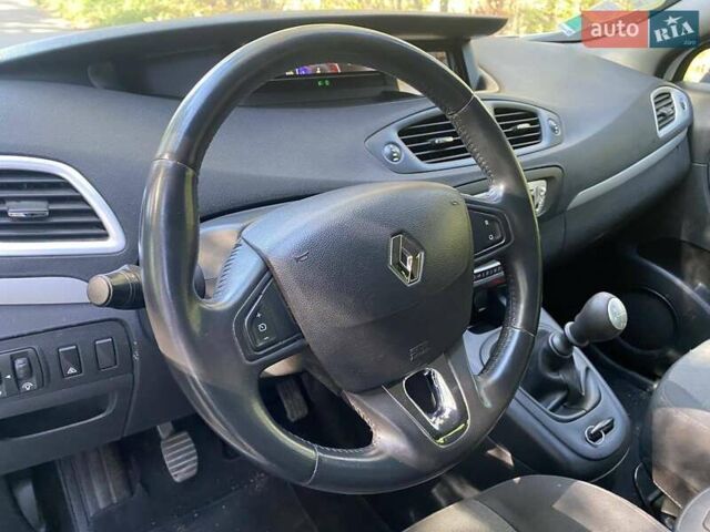 Білий Рено Сценік, об'ємом двигуна 1.46 л та пробігом 235 тис. км за 7600 $, фото 11 на Automoto.ua